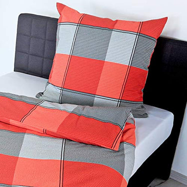Bierbaum 6347_06 Seersucker-Bettwäsche , Designed in Germany, 155 x 220 cm und 80 x 80 cm, granat 06 im Sale